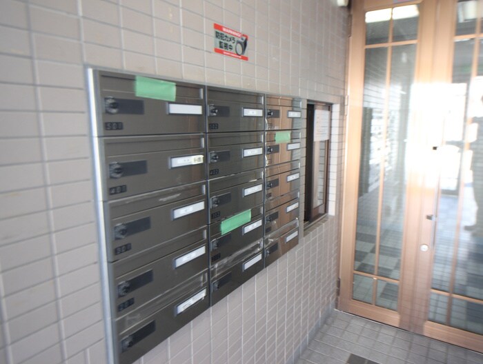 物件外観写真5　(エントランス部分)