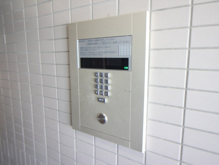 物件外観写真6　(エントランス部分)