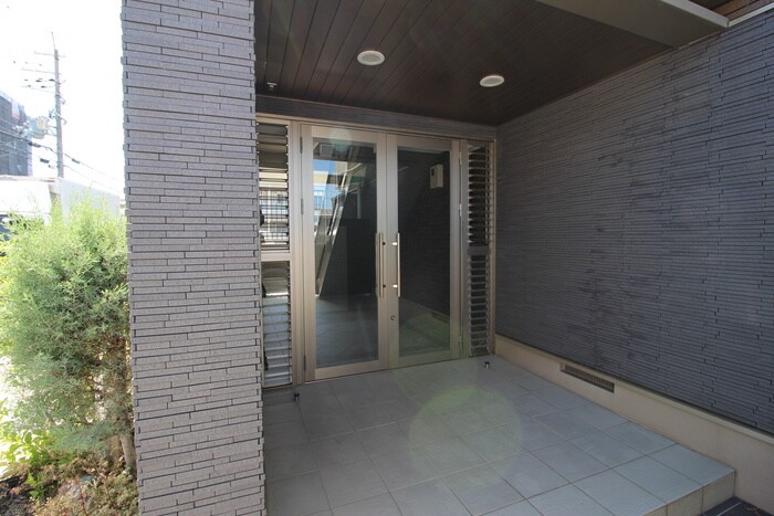 物件外観写真3　(エントランス部分)