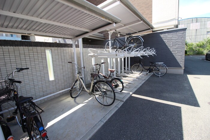 物件外観写真4　(駐輪場)