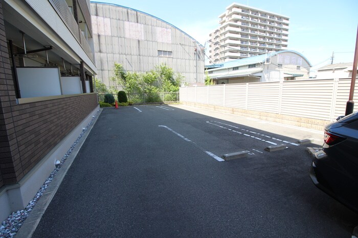 物件外観写真5　(駐車場)