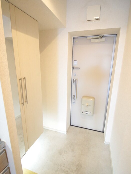 物件内観写真16　(玄関)