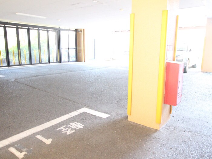 物件外観写真2　(駐車場)