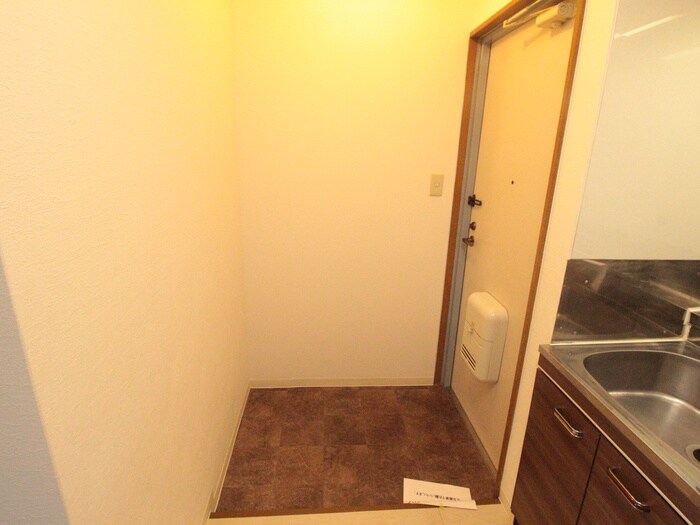 物件内観写真13　(玄関)