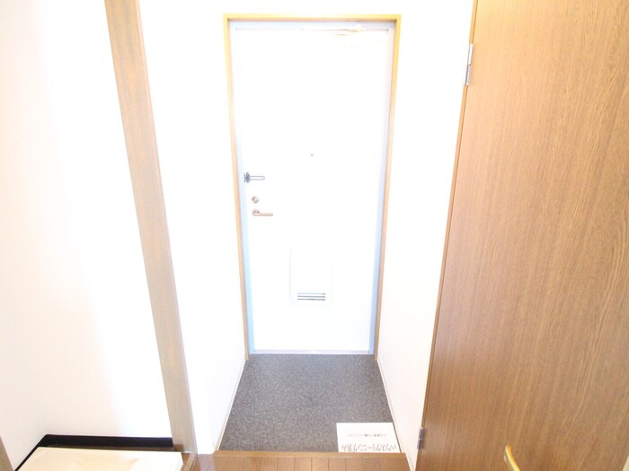 物件内観写真16　(玄関)