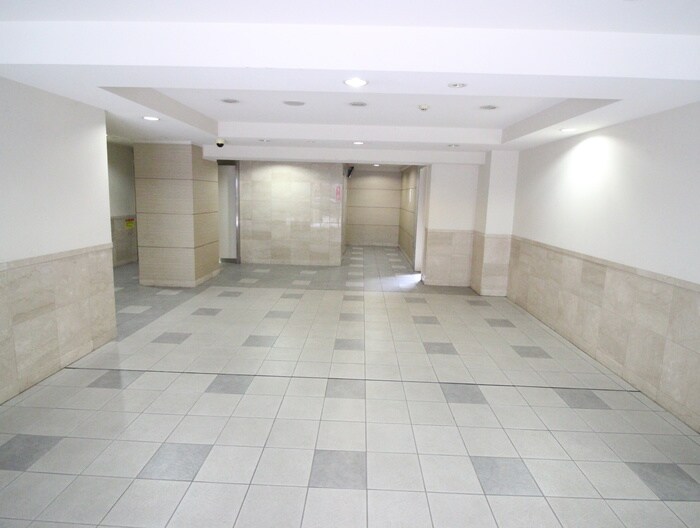 物件外観写真4　(エントランス部分)