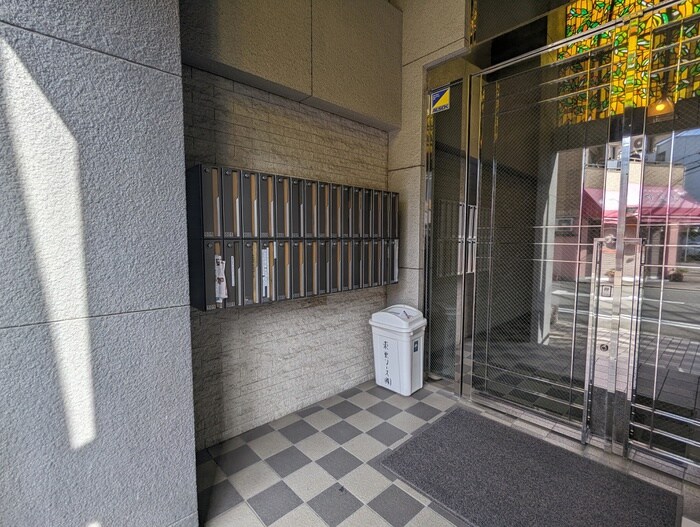 物件外観写真4　(エントランス部分)