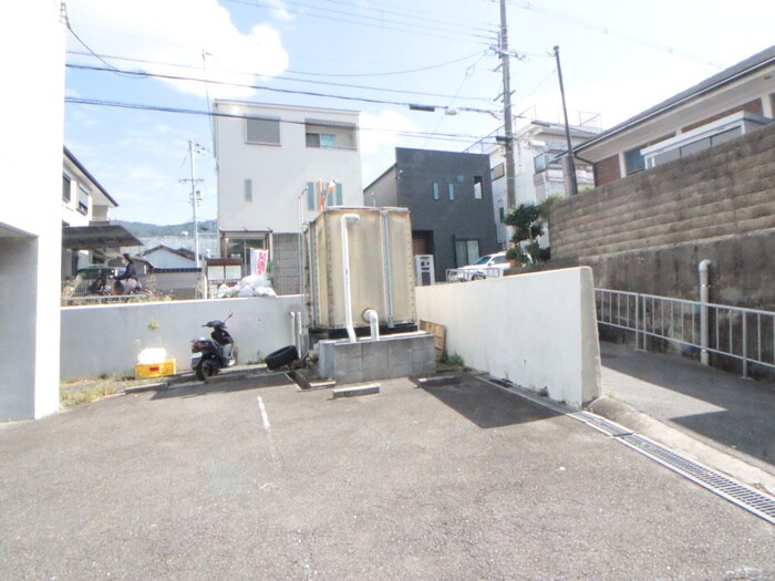 物件外観写真4　(駐車場)