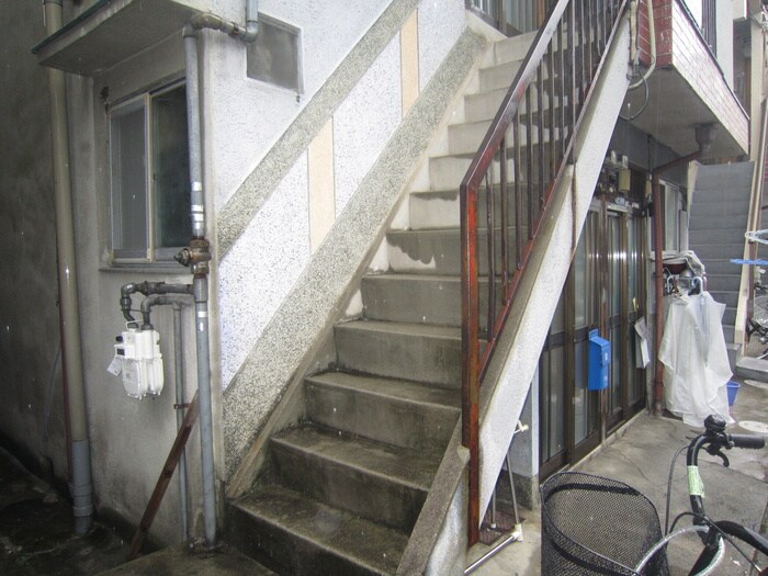 物件外観写真3　(エントランス部分)