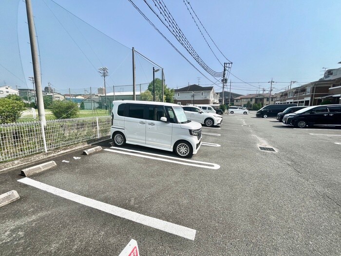 物件外観写真5　(駐車場)