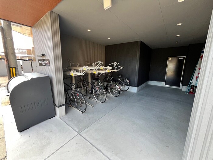 物件外観写真4　(駐輪場)