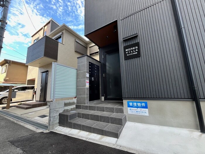 物件外観写真5　(エントランス部分)