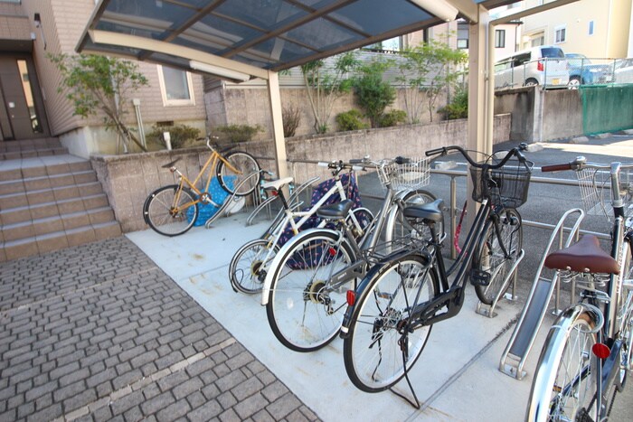 物件外観写真6　(駐輪場)