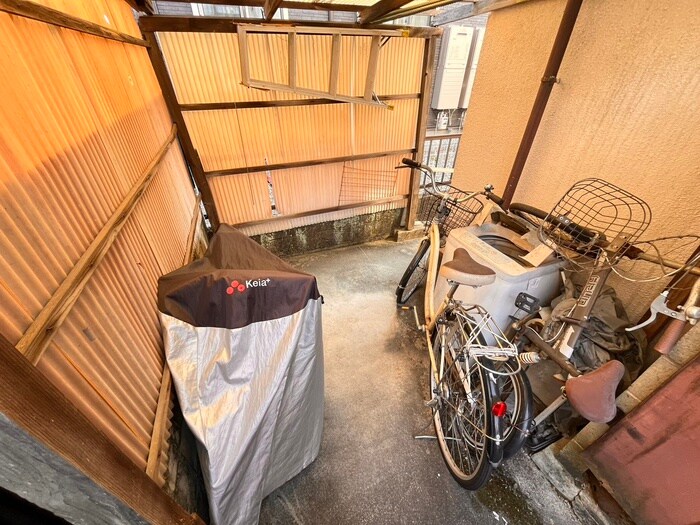 物件外観写真4　(駐輪場)