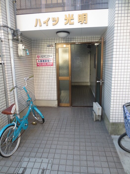 物件外観写真3　(エントランス部分)