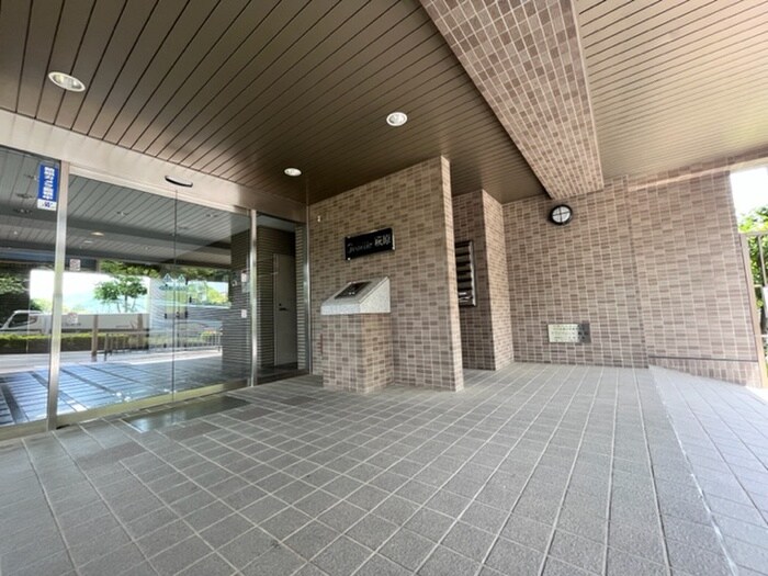 物件外観写真5　(エントランス部分)