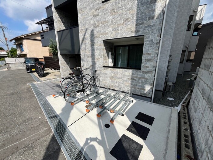 物件外観写真5　(駐輪場)