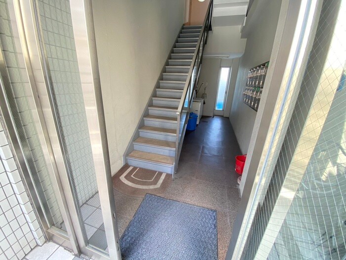 物件外観写真4　(エントランス部分)