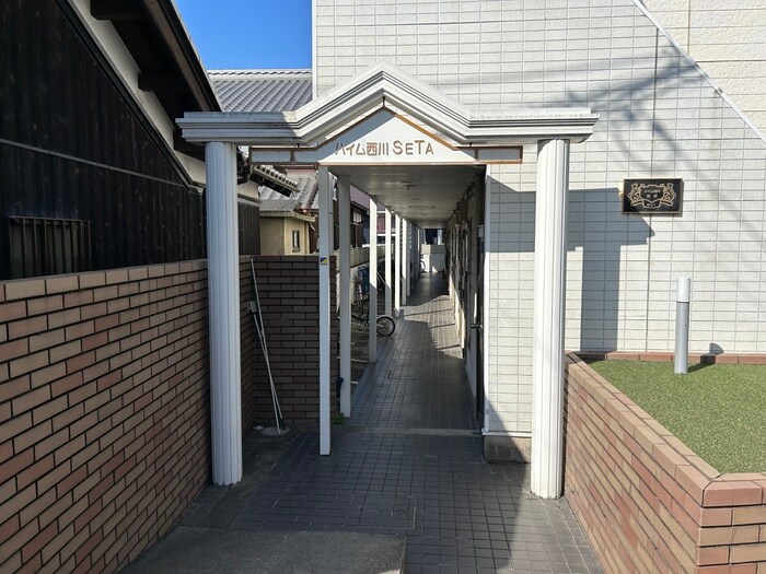 物件外観写真2　(エントランス部分)