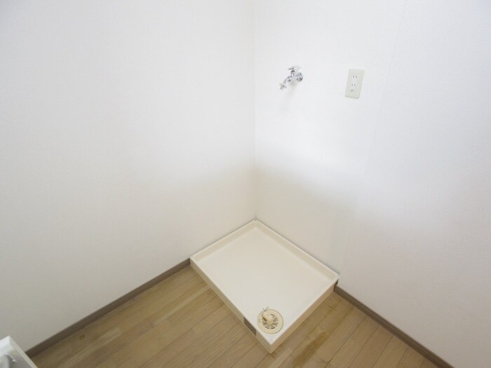 物件内観写真12　(洗濯機置場)