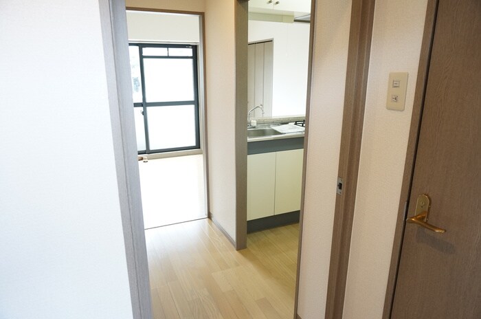 物件内観写真14　(廊下)