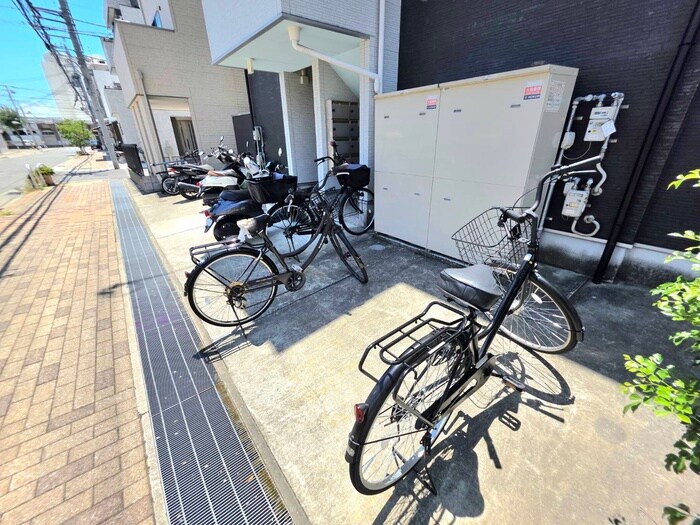 物件外観写真2　(駐輪場)