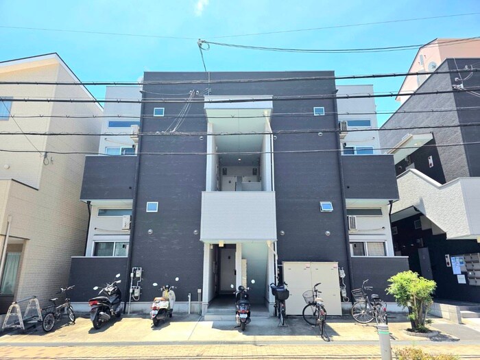 物件外観写真4　(エントランス部分)