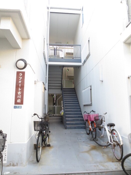 物件外観写真4　(エントランス部分)