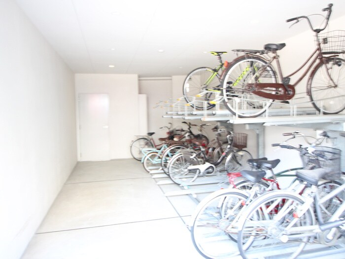 物件外観写真4　(駐輪場)