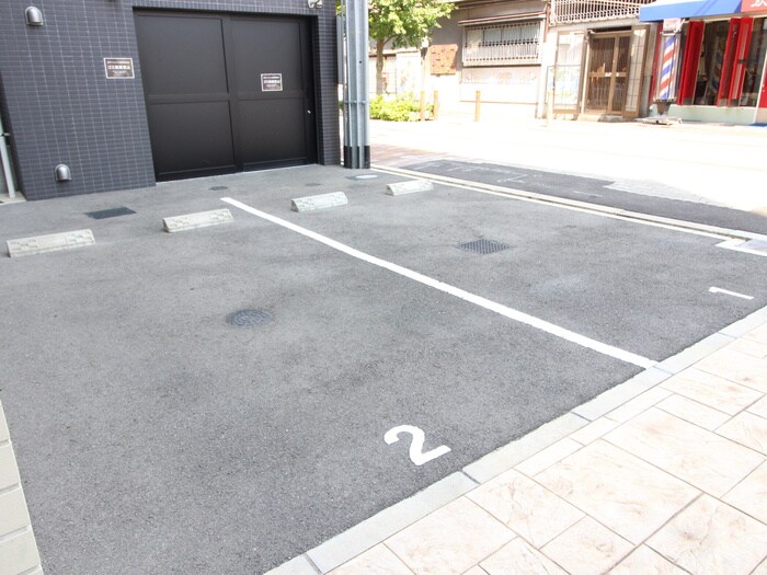 物件外観写真5　(駐車場)