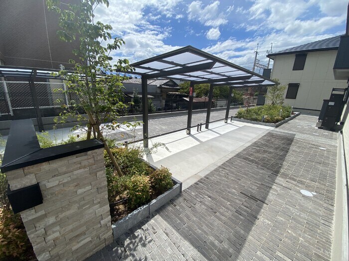 物件外観写真2　(駐輪場)