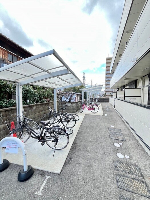 物件外観写真5　(駐輪場)
