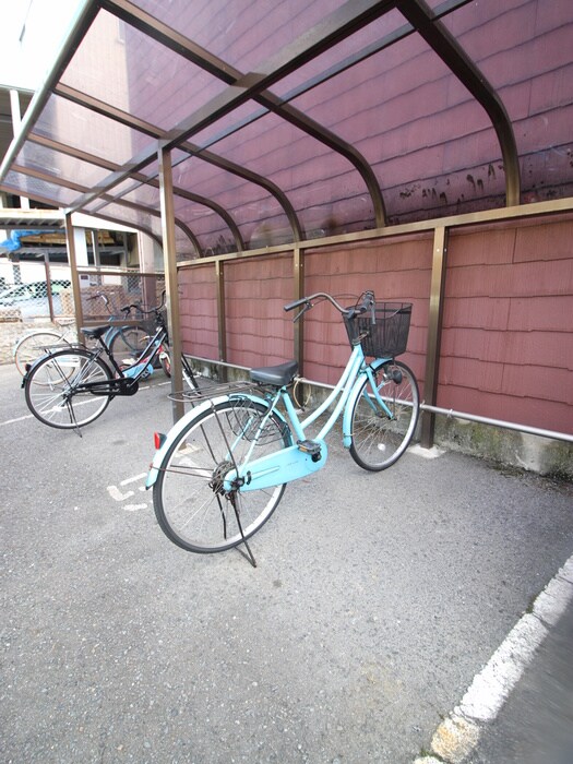 物件外観写真3　(駐輪場)