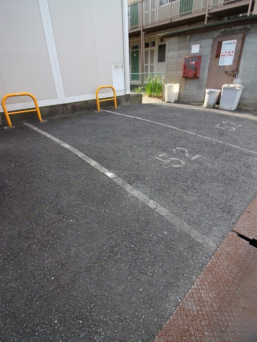 物件外観写真5　(駐車場)