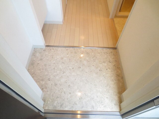 物件内観写真15　(玄関)