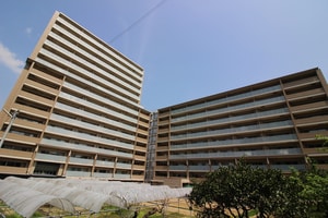 ｻﾝﾒｿﾞﾝ緑地公園ｱﾍﾞﾆｭｰ(402)外観写真