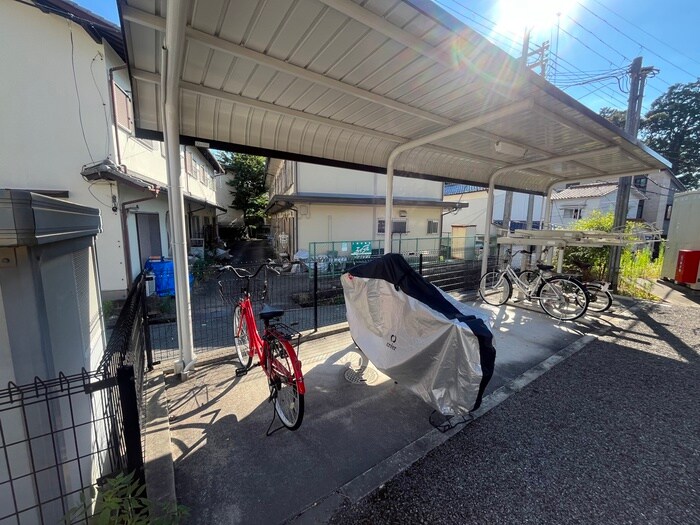 物件外観写真5　(駐輪場)