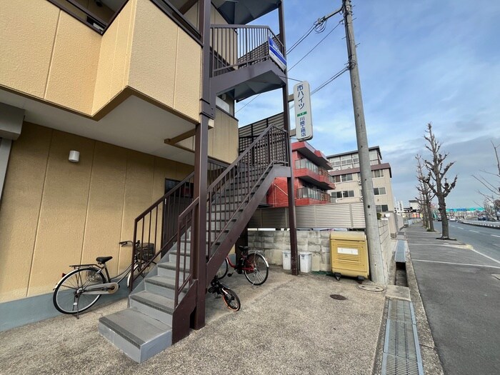 物件外観写真5　(エントランス部分)