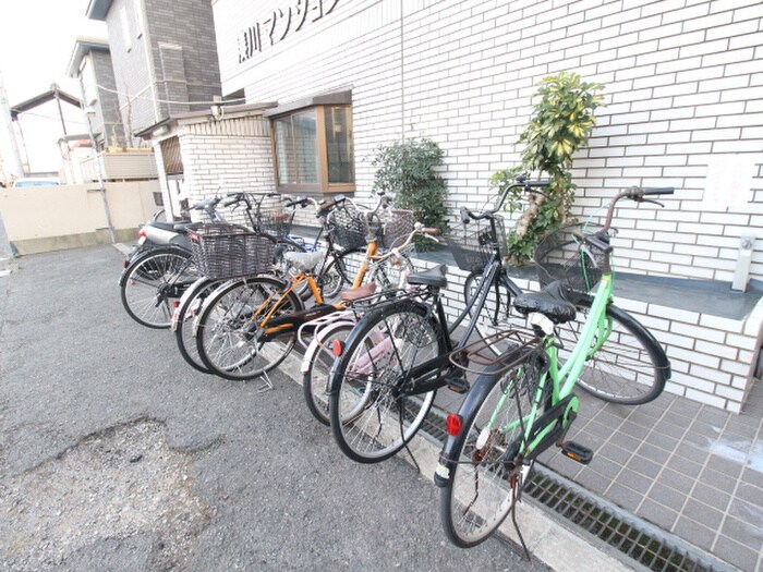 物件外観写真3　(駐輪場)