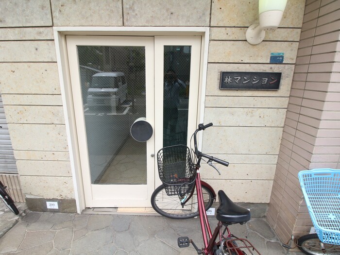 物件外観写真2　(エントランス部分)