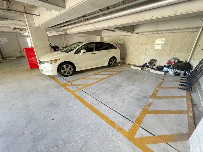 物件外観写真4　(駐車場)