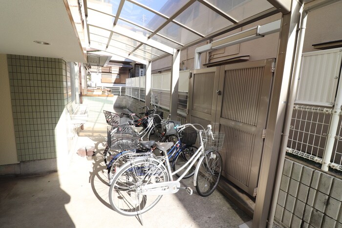 物件外観写真3　(駐輪場)