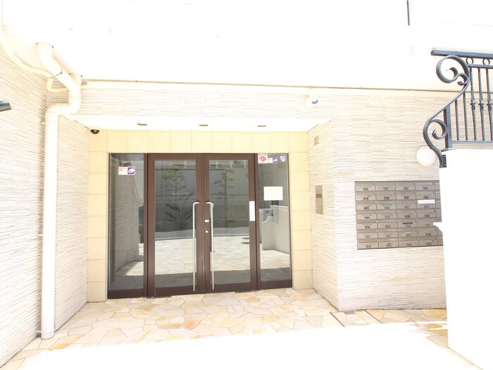 物件外観写真4　(エントランス部分)