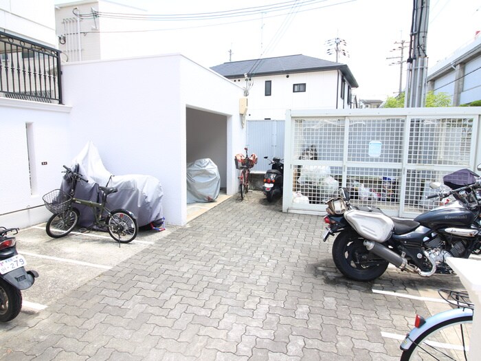 物件外観写真6　(駐輪場)