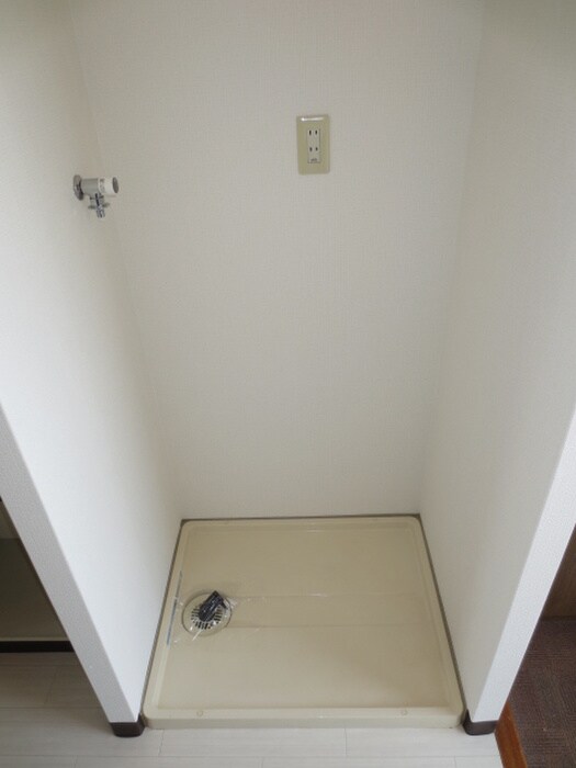 物件内観写真13　(洗濯機置場)