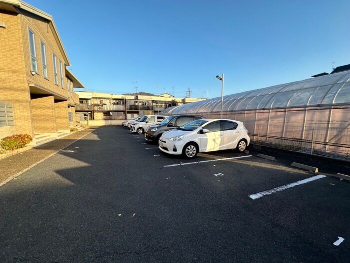 物件外観写真2　(駐車場)