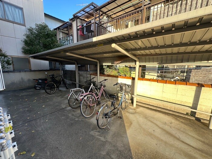 物件外観写真4　(駐輪場)