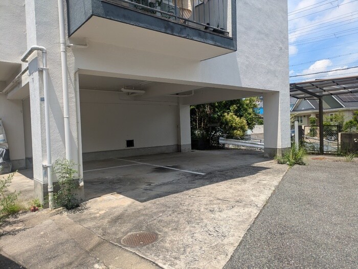 物件外観写真3　(駐車場)