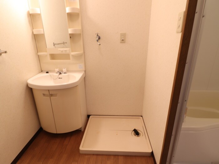 物件内観写真15　(洗濯機置場)