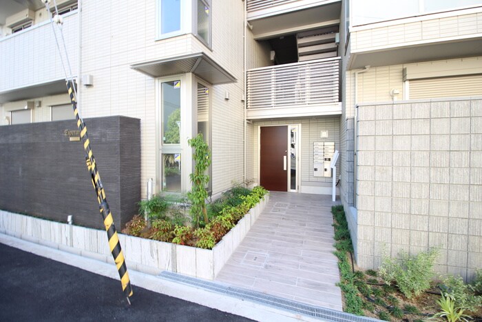 物件外観写真5　(エントランス部分)